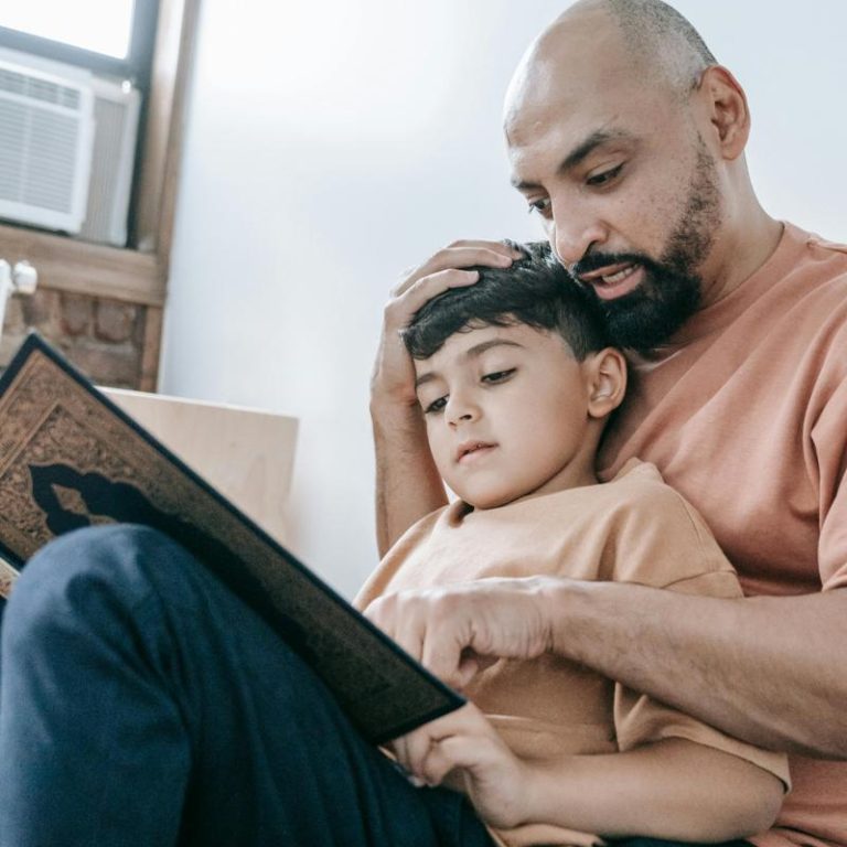 Reading-together-162cb36df29b4729ab600d5e0d91e04b