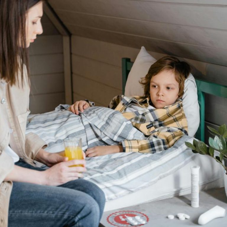 Sick-child-dd0e81566300487795f04ed9f4592e64
