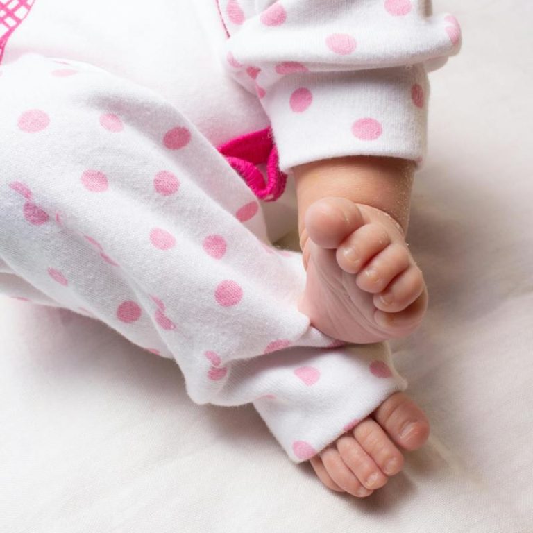 baby-socks-6f4f265fd3cd4f8bb27a5e456ef717d0